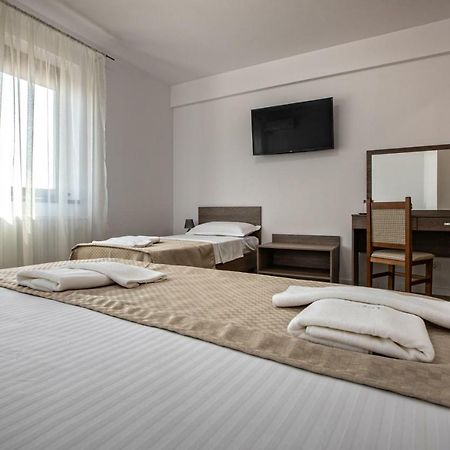 Hotel Airport House Otopeni Exterior foto