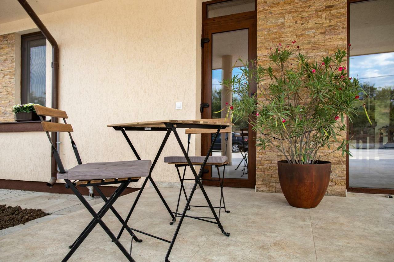 Hotel Airport House Otopeni Exterior foto