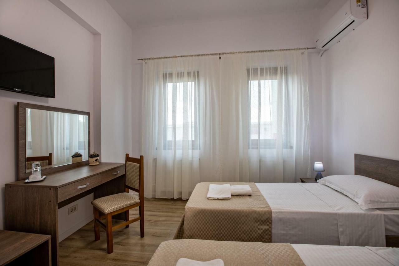 Hotel Airport House Otopeni Exterior foto