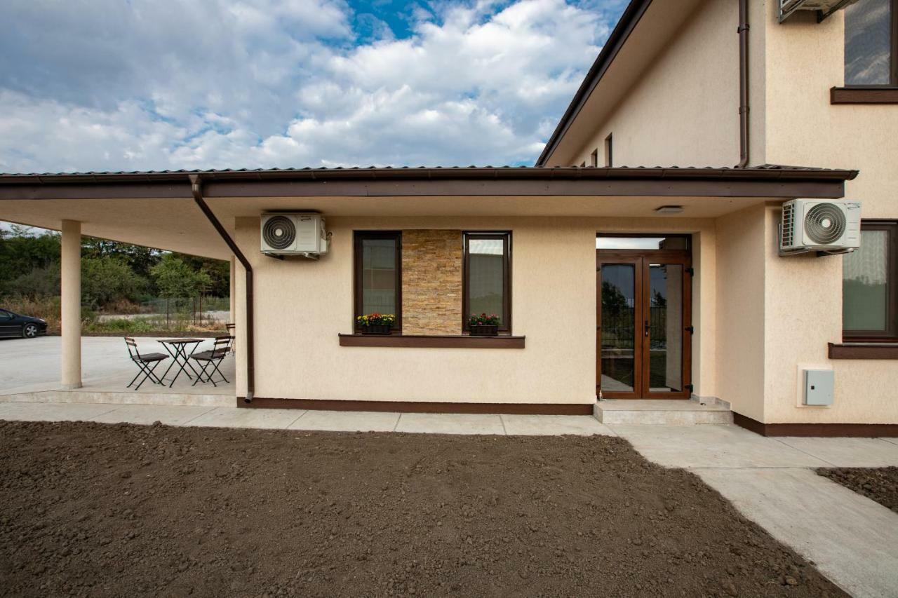 Hotel Airport House Otopeni Exterior foto