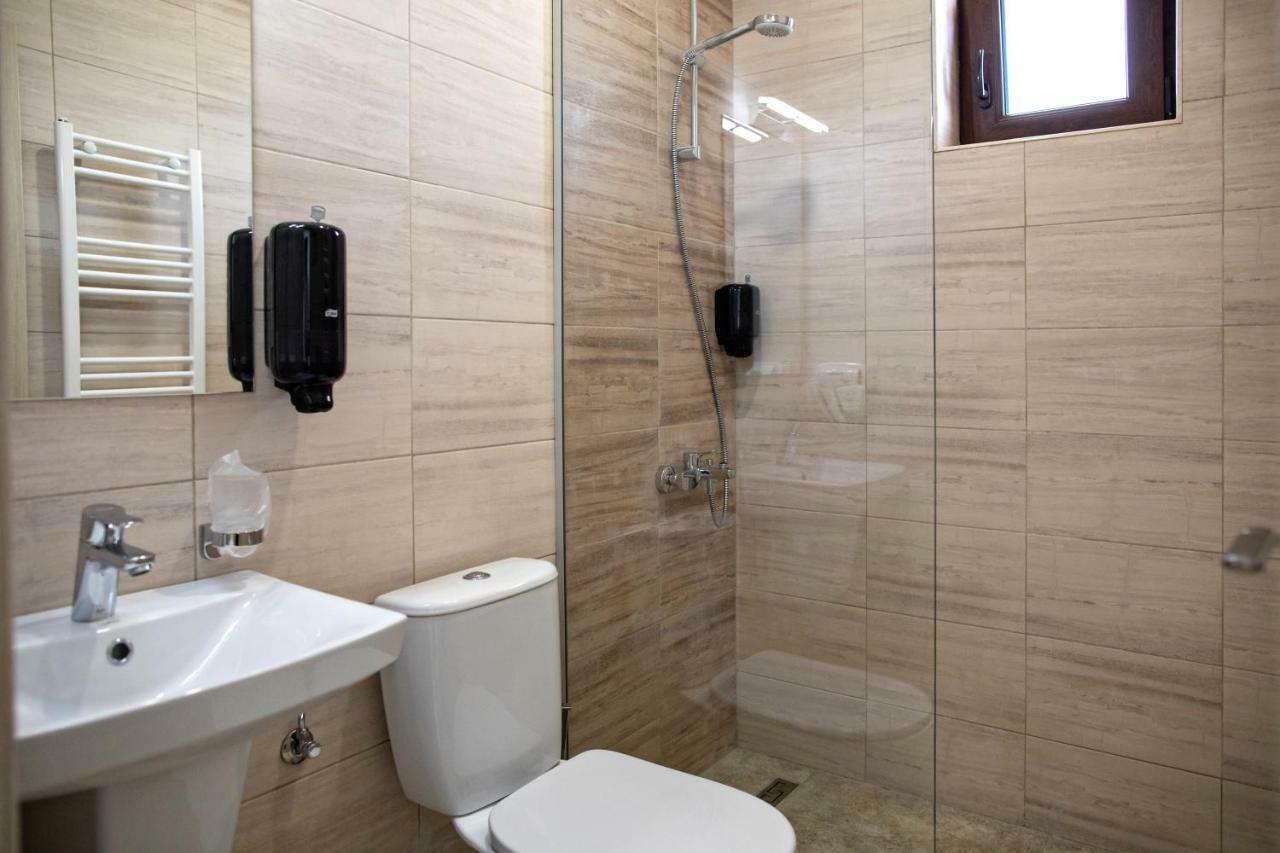 Hotel Airport House Otopeni Exterior foto